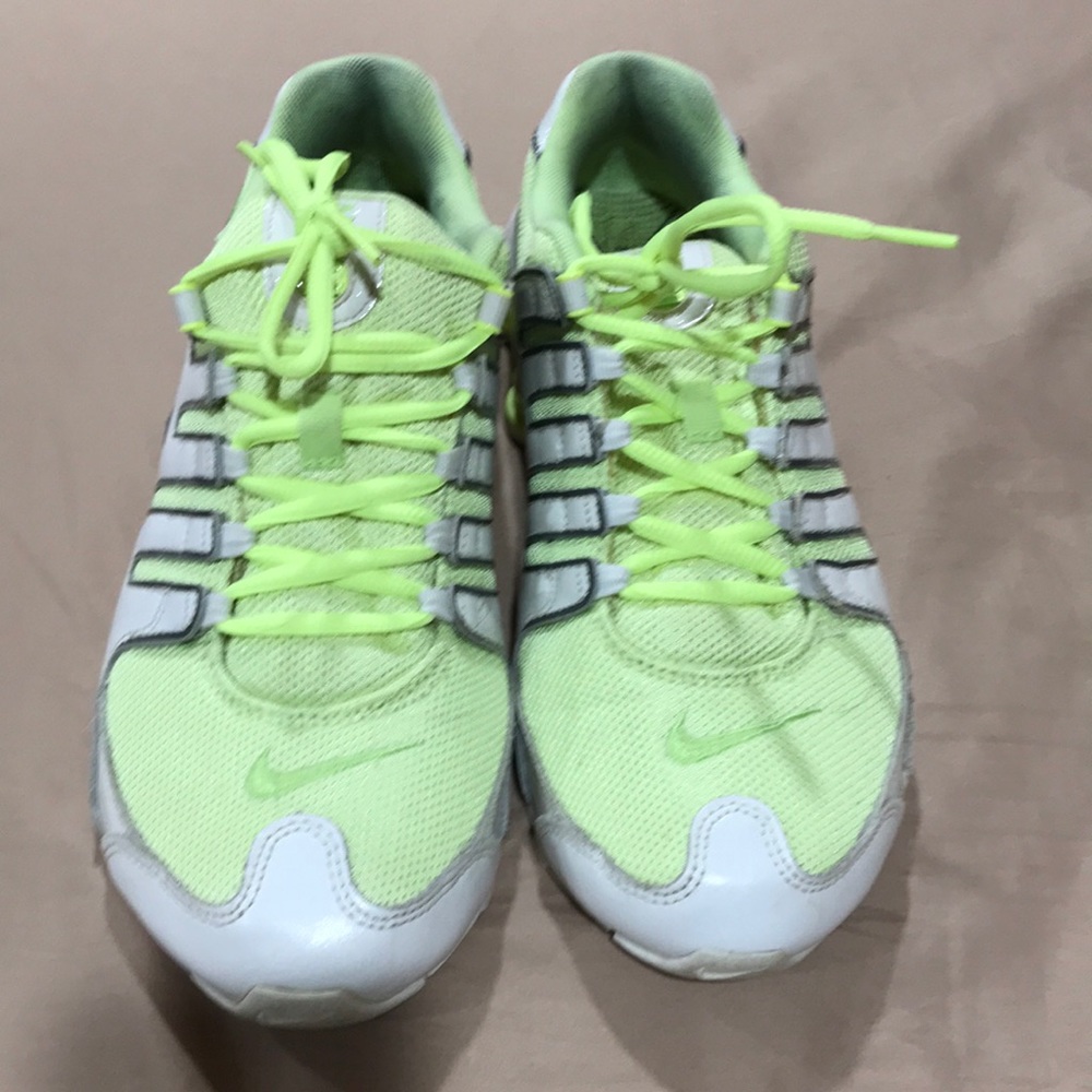 Nike Shox White & Lt Lime Green Size 8.5 Women’s